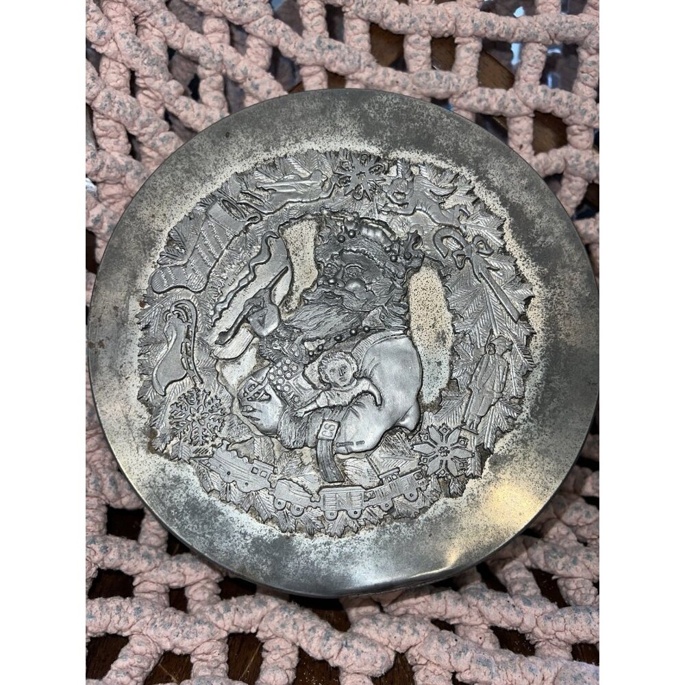 Vintage Metzke Christmas Santa Embossed Pewter Top Metal Tin 7 ¾” Collectible